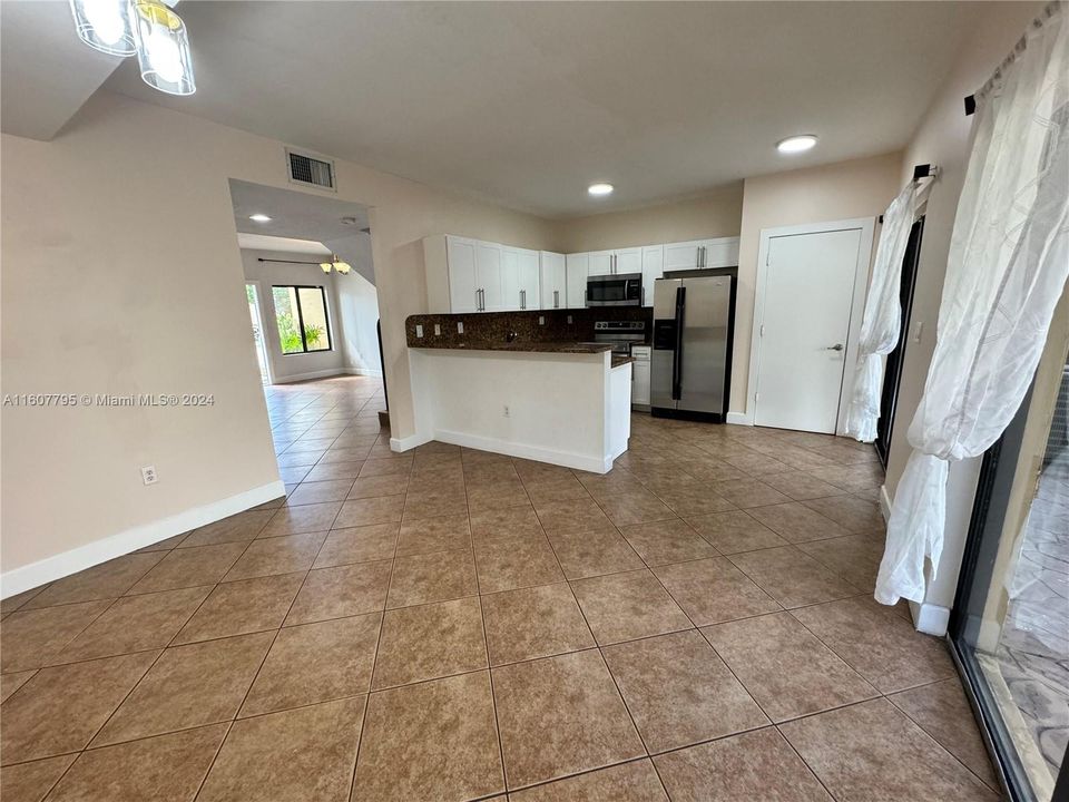 For Rent: $3,800 (3 beds, 2 baths, 1568 Square Feet)