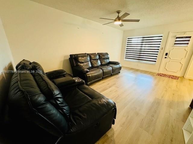 Recently Rented: $2,200 (2 beds, 2 baths, 1114 Square Feet)