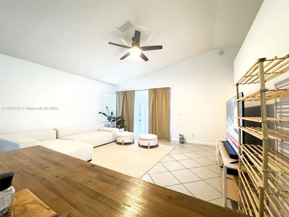 For Rent: $3,600 (3 beds, 2 baths, 1353 Square Feet)