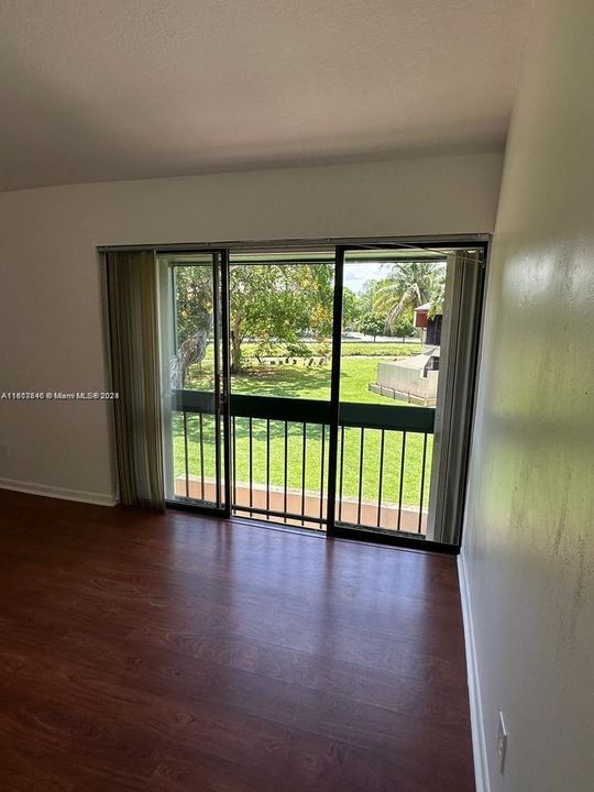 For Rent: $2,550 (2 beds, 1 baths, 1018 Square Feet)