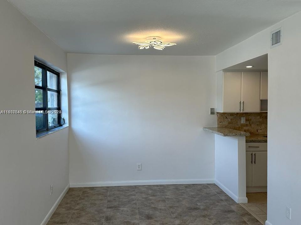 For Rent: $2,550 (2 beds, 1 baths, 1018 Square Feet)