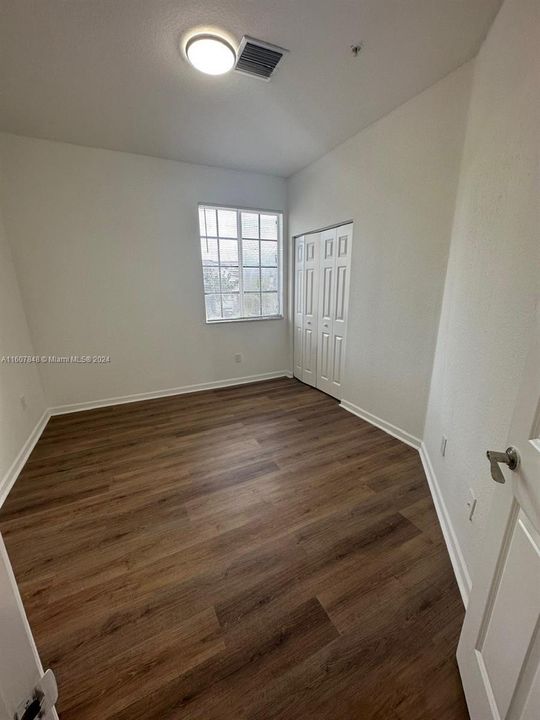 Active With Contract: $2,100 (3 beds, 2 baths, 1049 Square Feet)