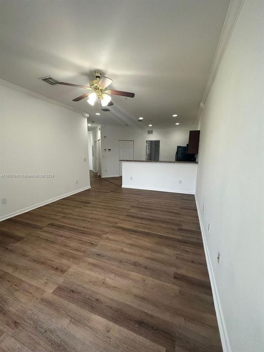 For Rent: $2,100 (3 beds, 2 baths, 1049 Square Feet)