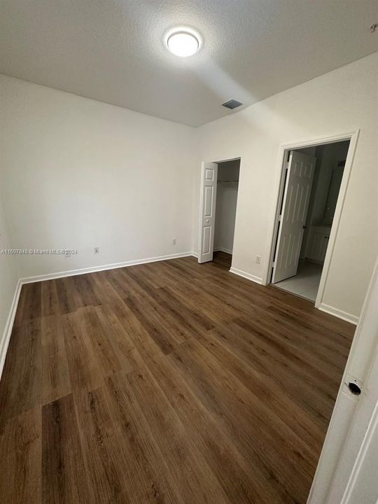 For Rent: $2,100 (3 beds, 2 baths, 1049 Square Feet)