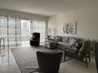 For Rent: $2,690 (2 beds, 2 baths, 1350 Square Feet)