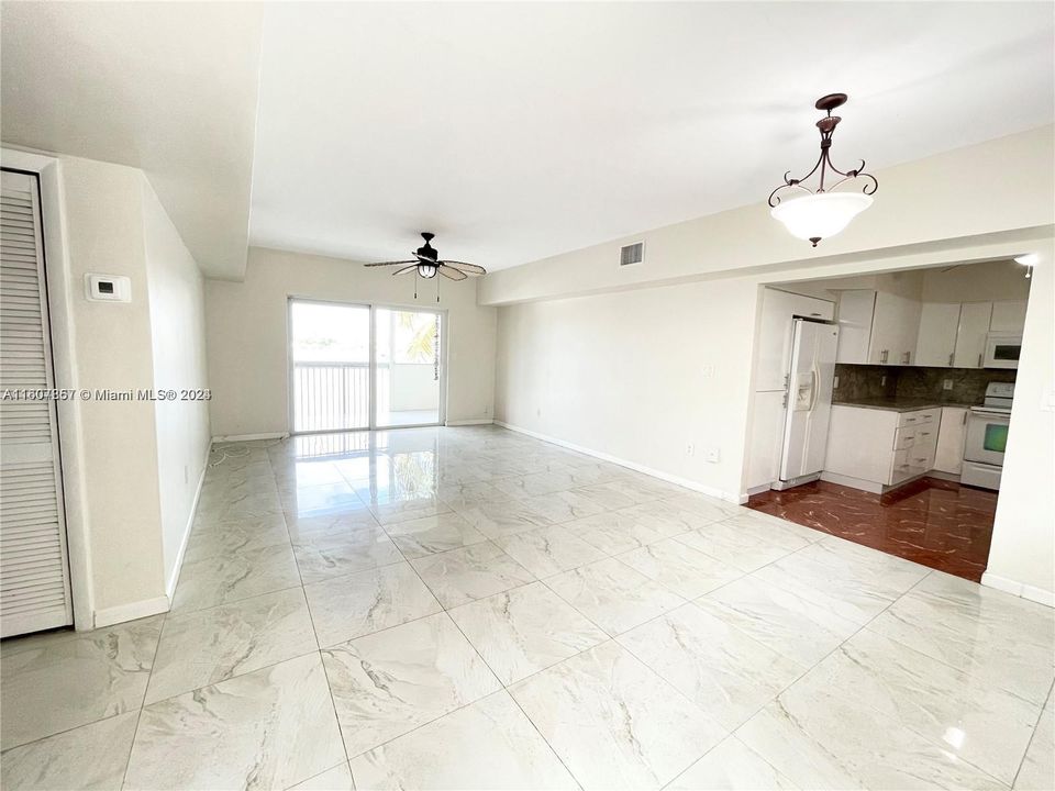 For Rent: $3,000 (2 beds, 2 baths, 1190 Square Feet)