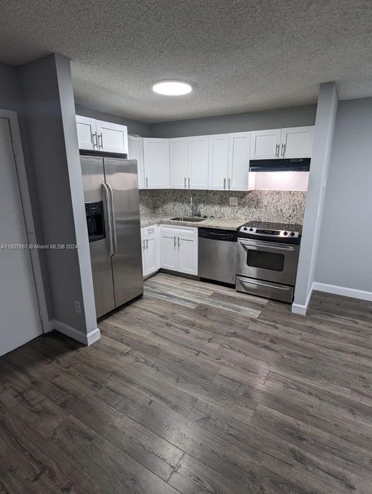 For Rent: $1,850 (2 beds, 2 baths, 827 Square Feet)