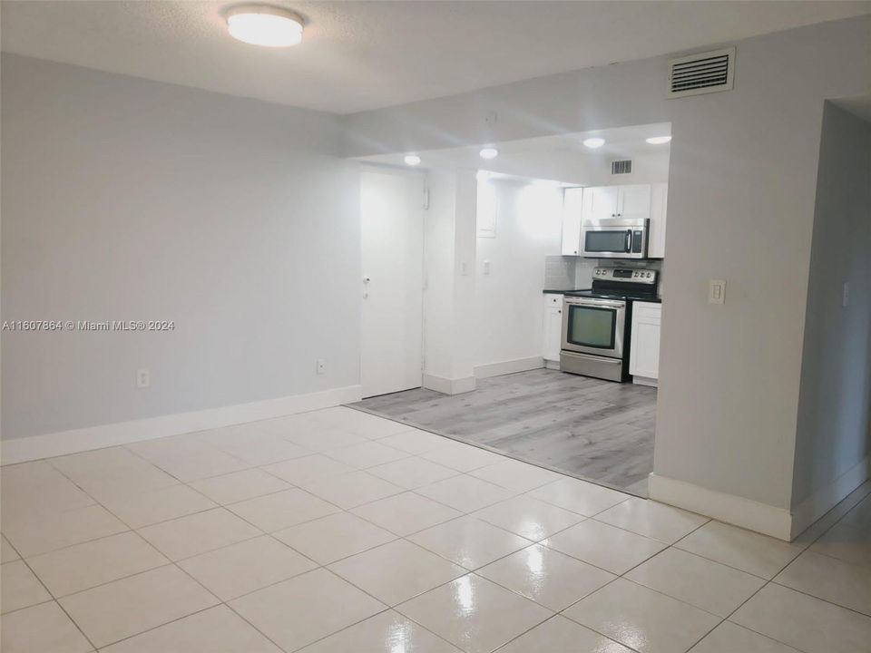 Active With Contract: $2,850 (3 beds, 2 baths, 1660 Square Feet)