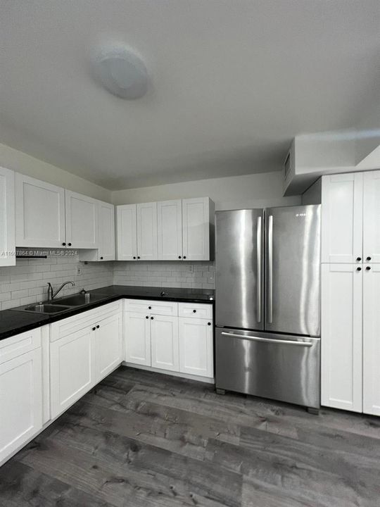 Active With Contract: $2,850 (3 beds, 2 baths, 1660 Square Feet)