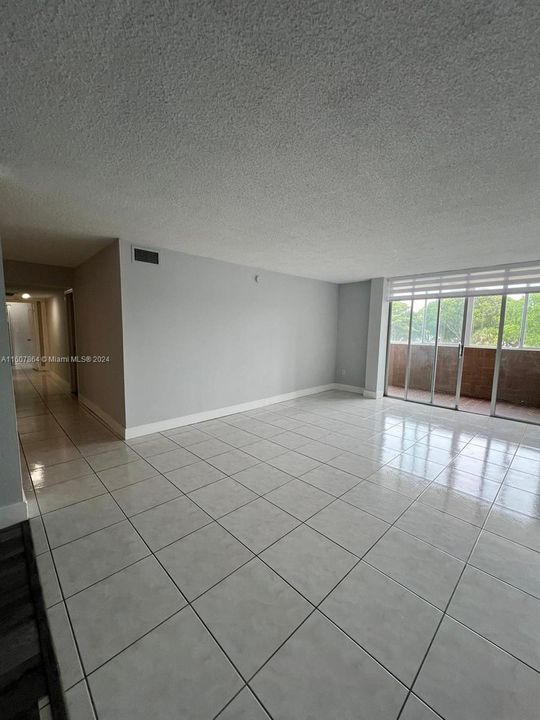 Active With Contract: $2,850 (3 beds, 2 baths, 1660 Square Feet)