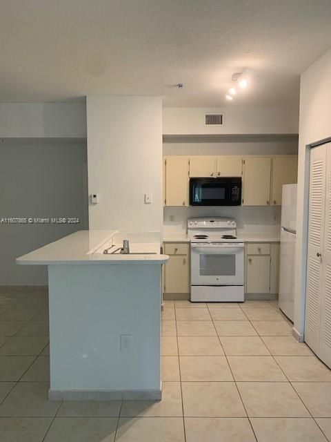 For Rent: $2,500 (2 beds, 2 baths, 910 Square Feet)