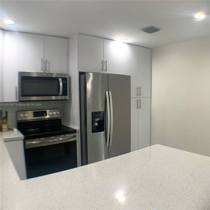 Active With Contract: $2,500 (3 beds, 2 baths, 1408 Square Feet)