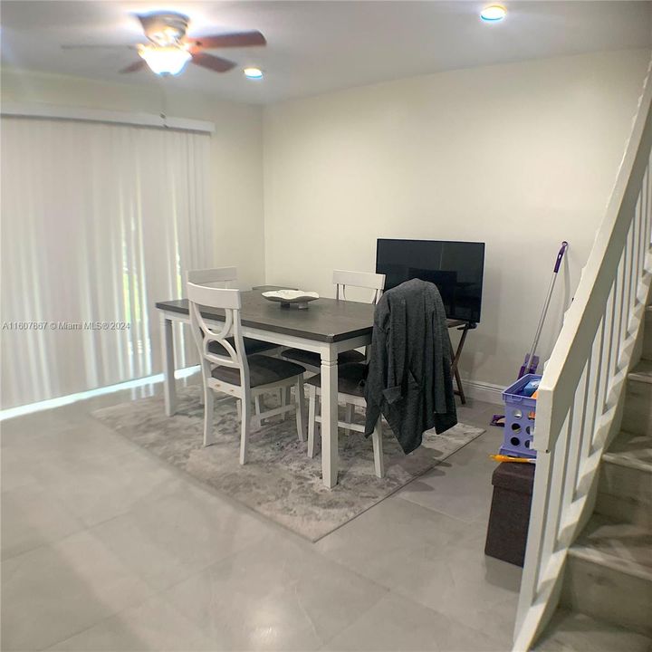 Active With Contract: $2,500 (3 beds, 2 baths, 1408 Square Feet)