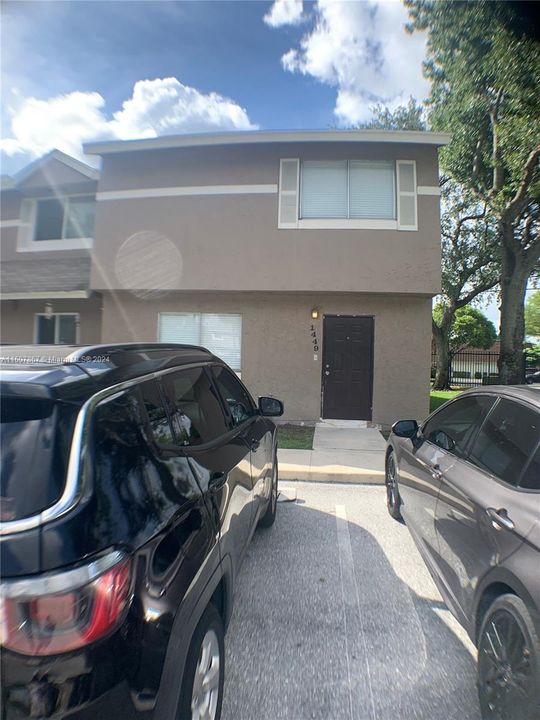 Active With Contract: $2,500 (3 beds, 2 baths, 1408 Square Feet)