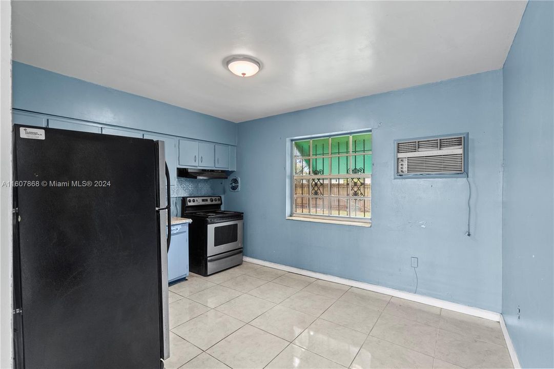 Active With Contract: $425,000 (3 beds, 1 baths, 1140 Square Feet)