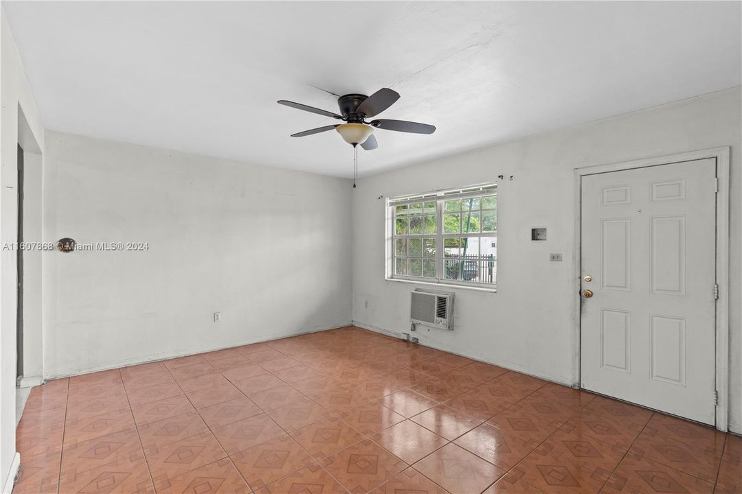 For Sale: $425,000 (3 beds, 1 baths, 1140 Square Feet)