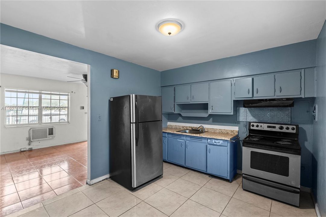 For Sale: $425,000 (3 beds, 1 baths, 1140 Square Feet)