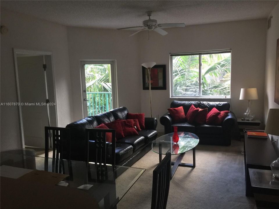 For Rent: $2,800 (2 beds, 2 baths, 994 Square Feet)