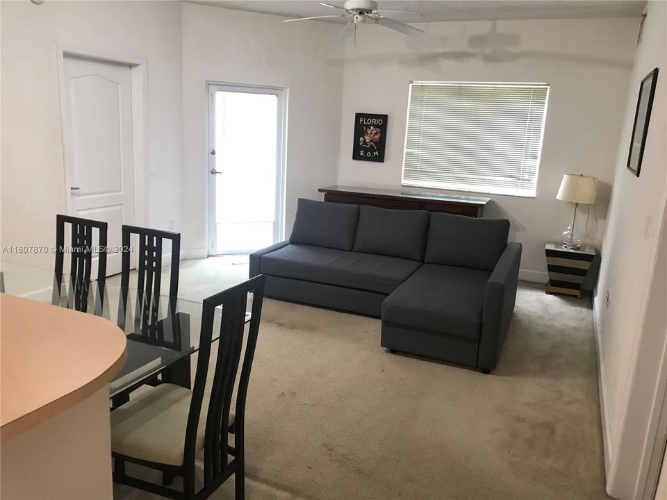 For Rent: $2,800 (2 beds, 2 baths, 994 Square Feet)