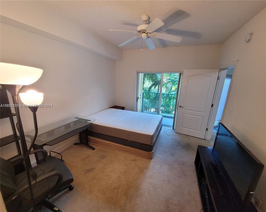 For Rent: $2,800 (2 beds, 2 baths, 994 Square Feet)