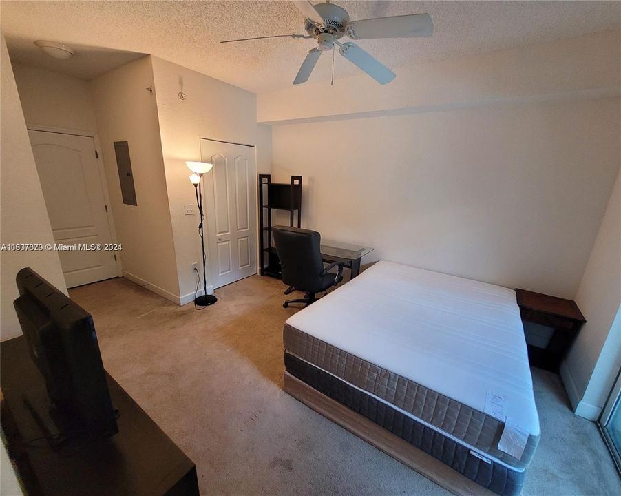 For Rent: $2,800 (2 beds, 2 baths, 994 Square Feet)