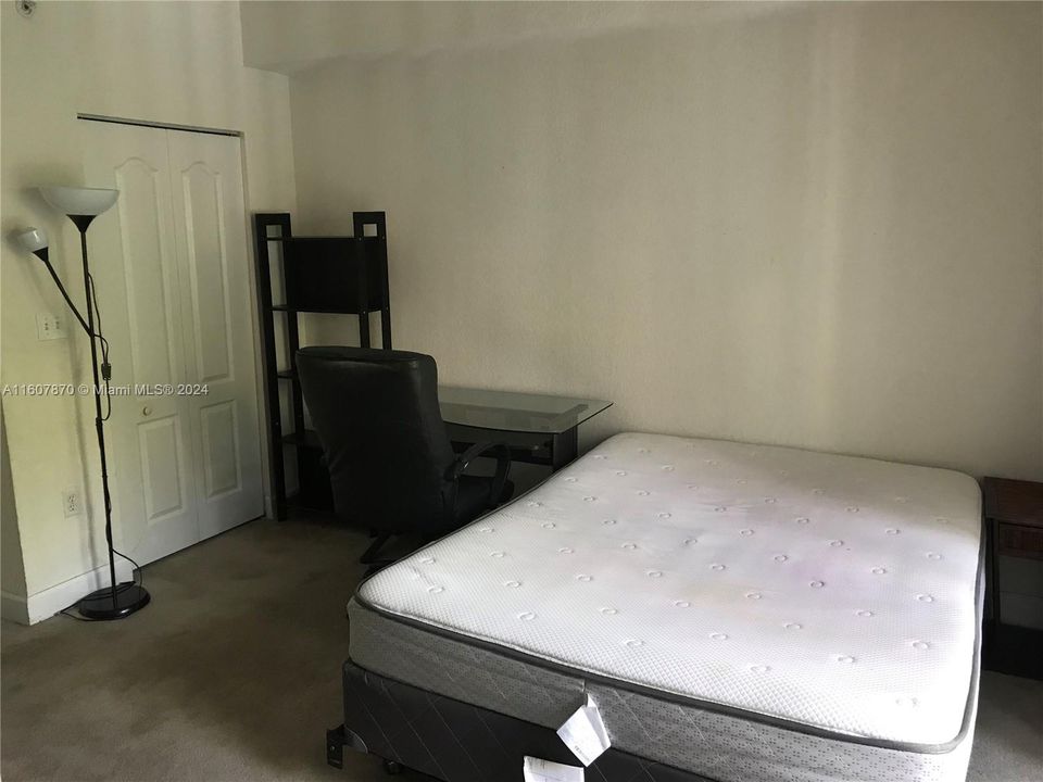 For Rent: $2,800 (2 beds, 2 baths, 994 Square Feet)