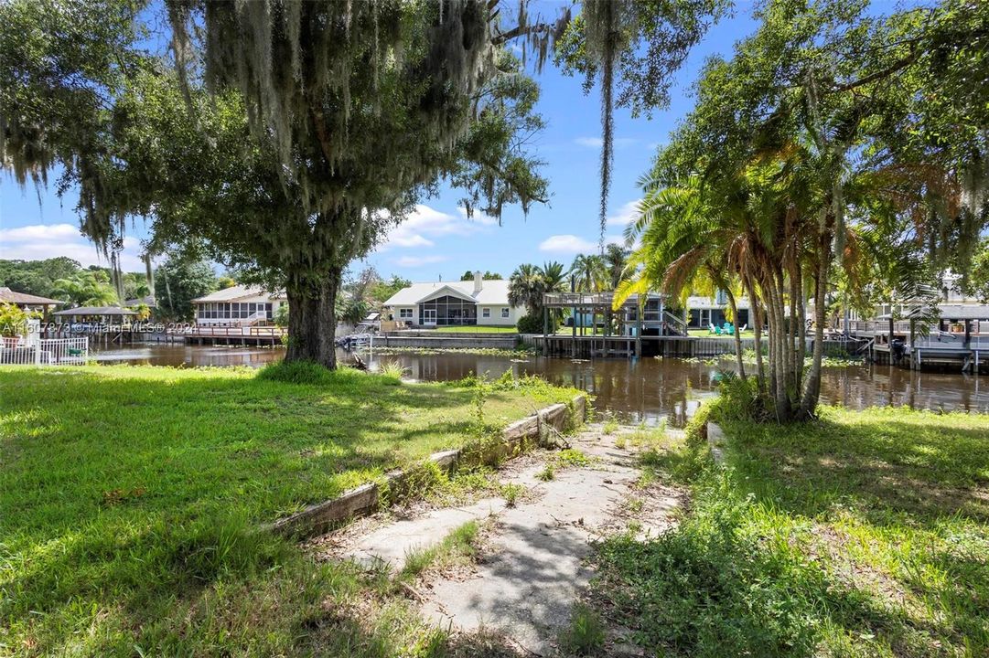 Active With Contract: $620,500 (2 beds, 3 baths, 2322 Square Feet)