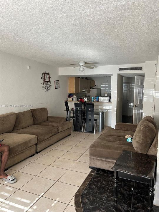 For Sale: $195,000 (2 beds, 2 baths, 1096 Square Feet)