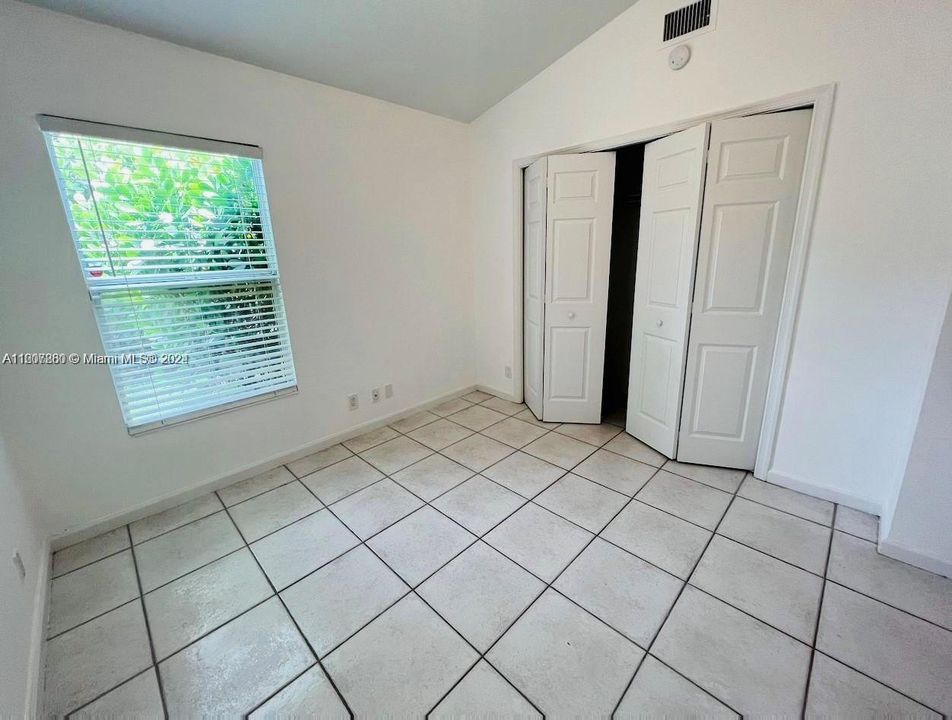 For Rent: $3,800 (3 beds, 2 baths, 1400 Square Feet)