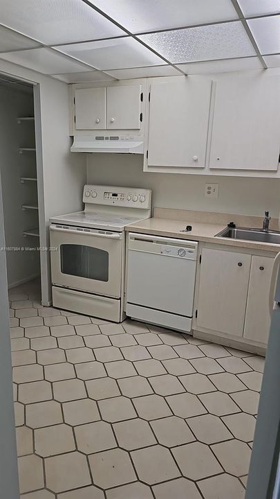 Recently Rented: $1,475 (1 beds, 1 baths, 750 Square Feet)