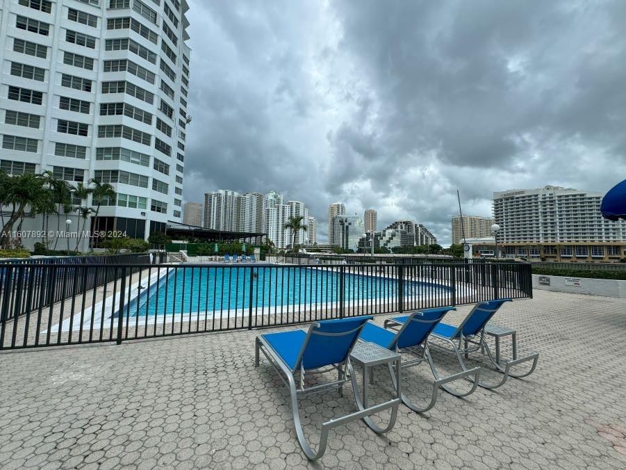 Active With Contract: $2,700 (2 beds, 2 baths, 990 Square Feet)