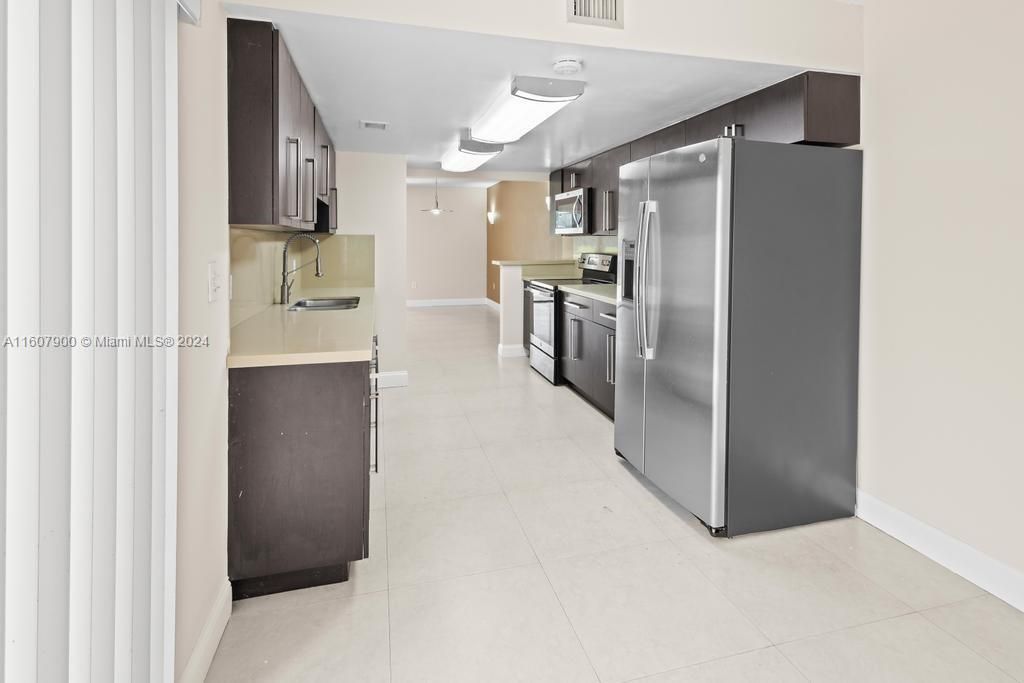 Active With Contract: $2,800 (2 beds, 2 baths, 1665 Square Feet)