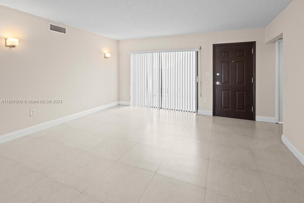 Active With Contract: $2,800 (2 beds, 2 baths, 1665 Square Feet)