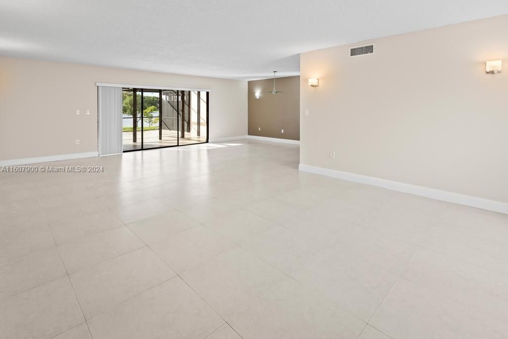 Active With Contract: $2,800 (2 beds, 2 baths, 1665 Square Feet)