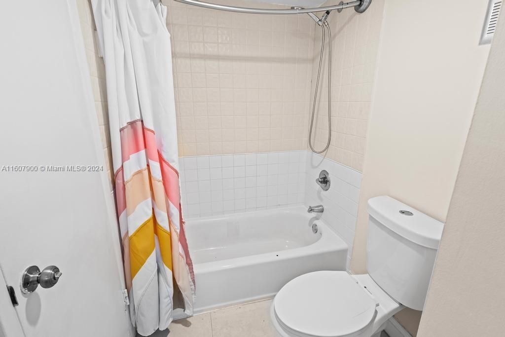 Active With Contract: $2,800 (2 beds, 2 baths, 1665 Square Feet)