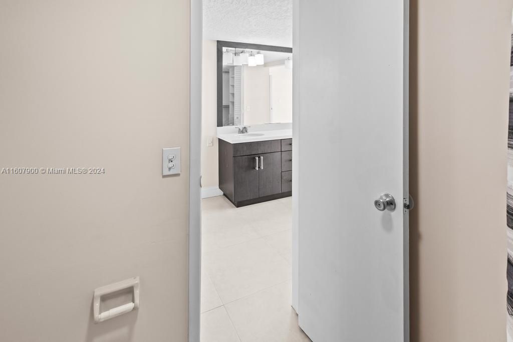 Active With Contract: $2,800 (2 beds, 2 baths, 1665 Square Feet)