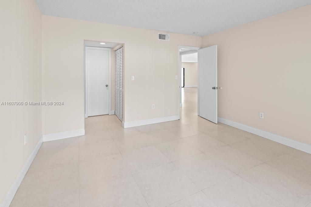 Active With Contract: $2,800 (2 beds, 2 baths, 1665 Square Feet)