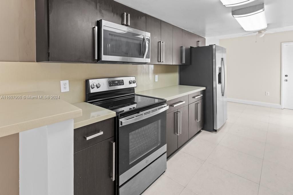 Active With Contract: $2,800 (2 beds, 2 baths, 1665 Square Feet)