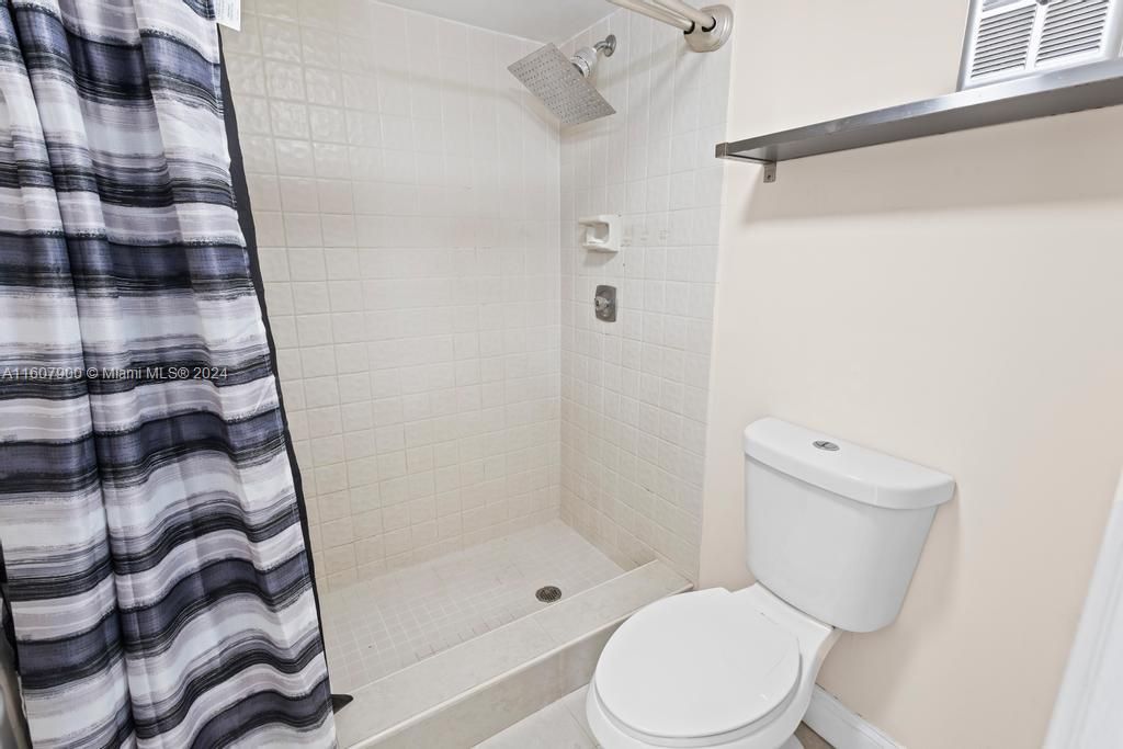 Active With Contract: $2,800 (2 beds, 2 baths, 1665 Square Feet)