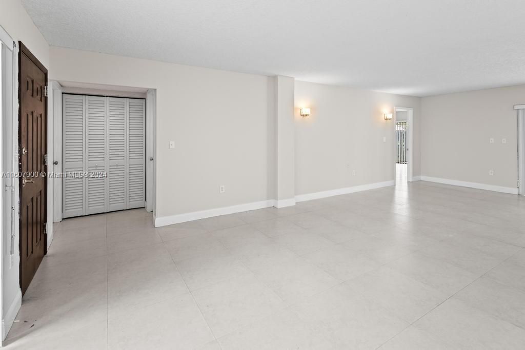 Active With Contract: $2,800 (2 beds, 2 baths, 1665 Square Feet)