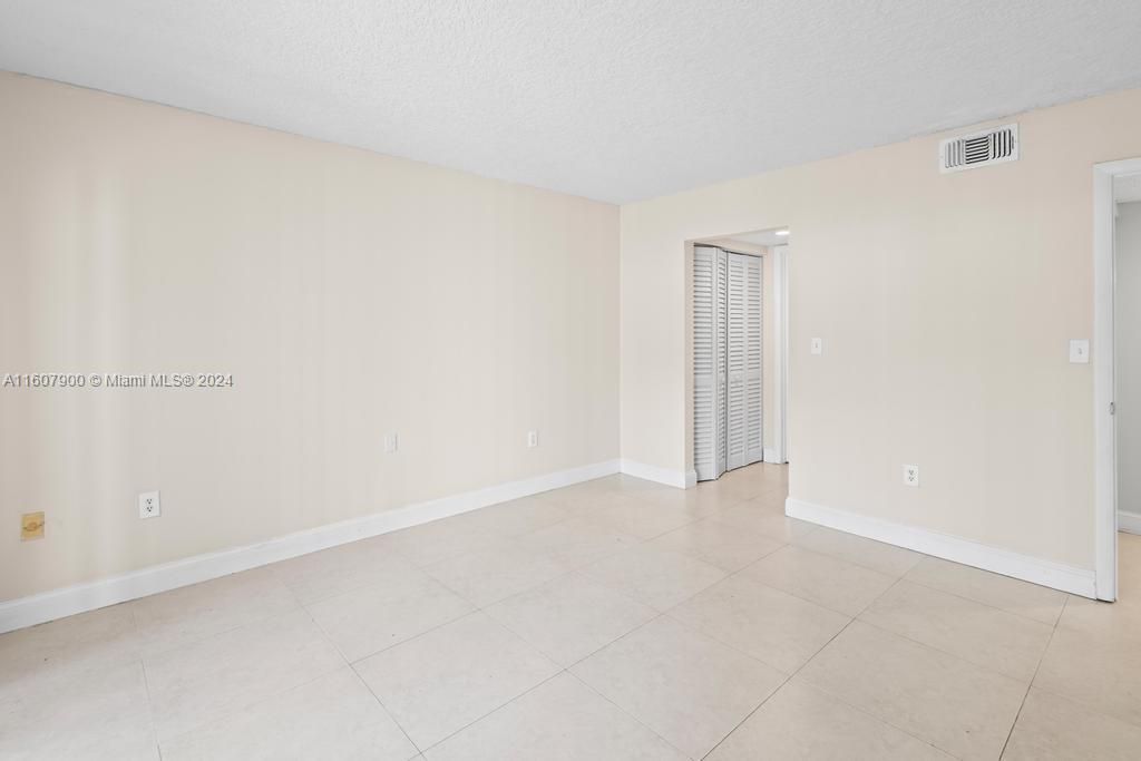 Active With Contract: $2,800 (2 beds, 2 baths, 1665 Square Feet)