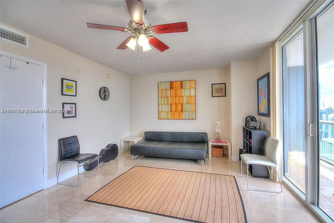 Active With Contract: $2,300 (0 beds, 1 baths, 567 Square Feet)