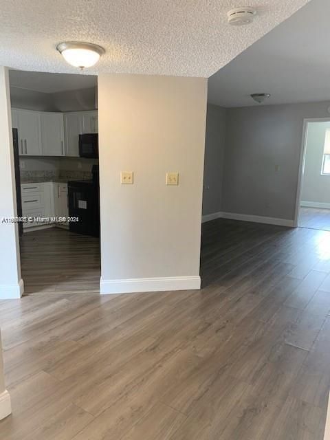 Recently Rented: $1,900 (2 beds, 2 baths, 970 Square Feet)