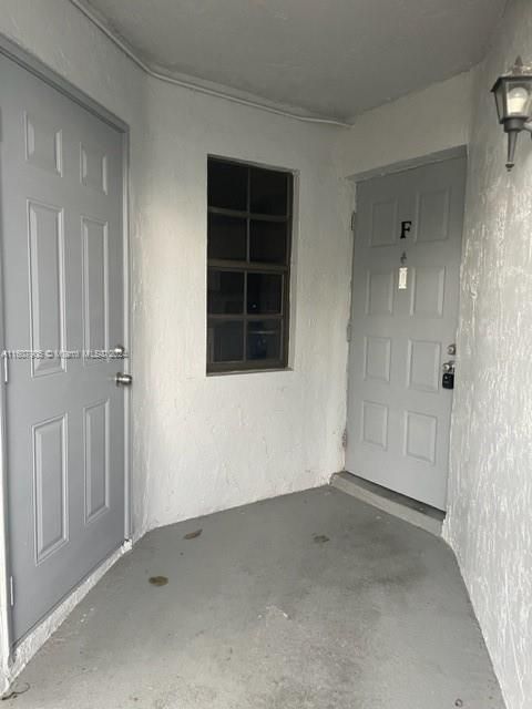 Recently Rented: $1,900 (2 beds, 2 baths, 970 Square Feet)