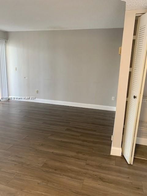 Recently Rented: $1,900 (2 beds, 2 baths, 970 Square Feet)