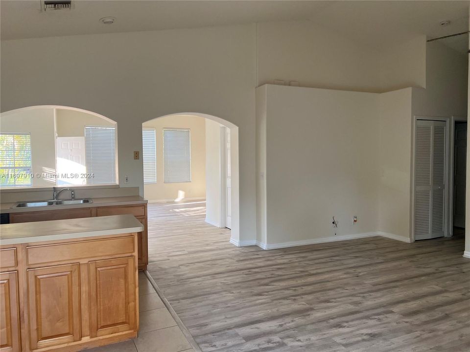 Active With Contract: $3,250 (3 beds, 2 baths, 1726 Square Feet)