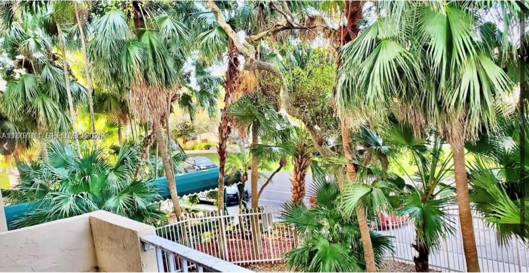 For Sale: $150,000 (1 beds, 1 baths, 723 Square Feet)