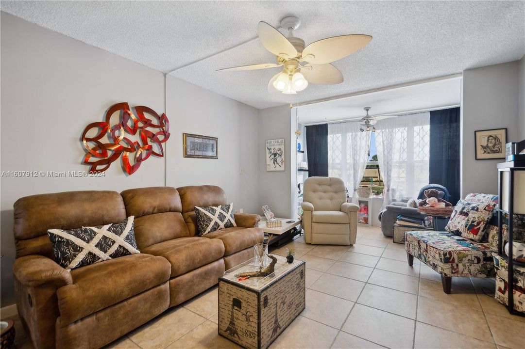 Active With Contract: $89,999 (1 beds, 1 baths, 640 Square Feet)