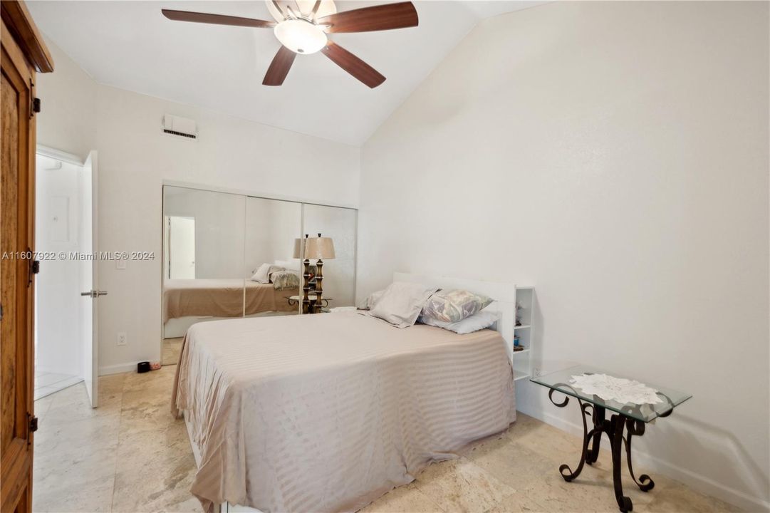 For Sale: $349,999 (2 beds, 2 baths, 1319 Square Feet)