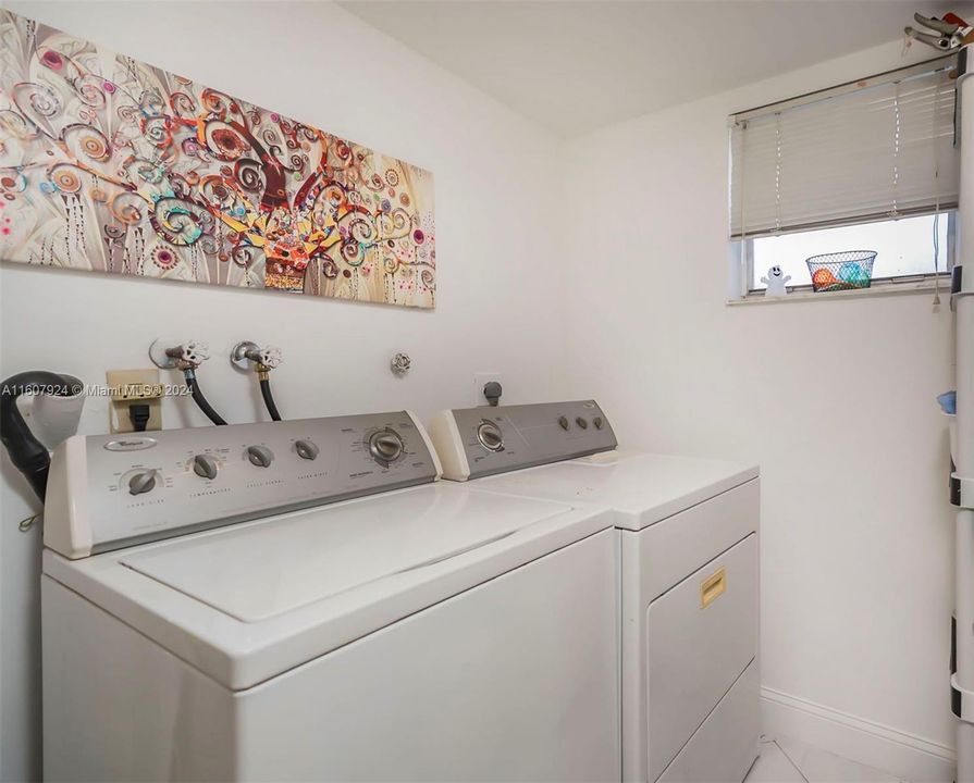 For Sale: $330,000 (3 beds, 2 baths, 1789 Square Feet)